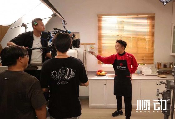 楊迪拍攝紫燕百味雞廣告片花絮